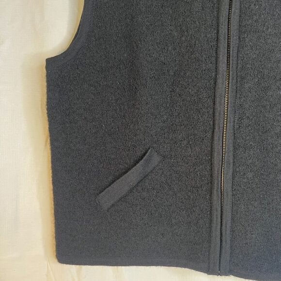 CC Hughes Vintage 100% Wool Black Vest Full Zip Basic Layering Quality Sz Medium - Picture 6 of 7